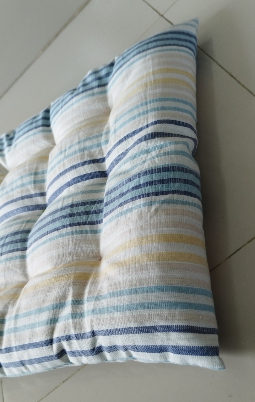 Picture of Chair Cushion. Chair Sitting Pillow, Chair Seat Cushion High-Quality Cotton Fabric 40cmx40cm Size 1 pics