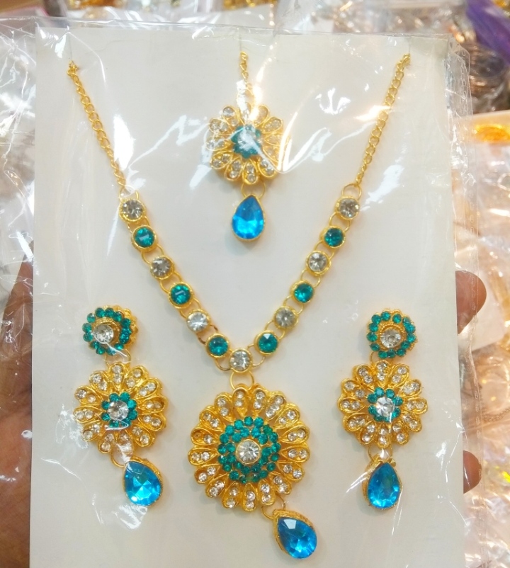 Picture of Exclusive Necklace set for Girls