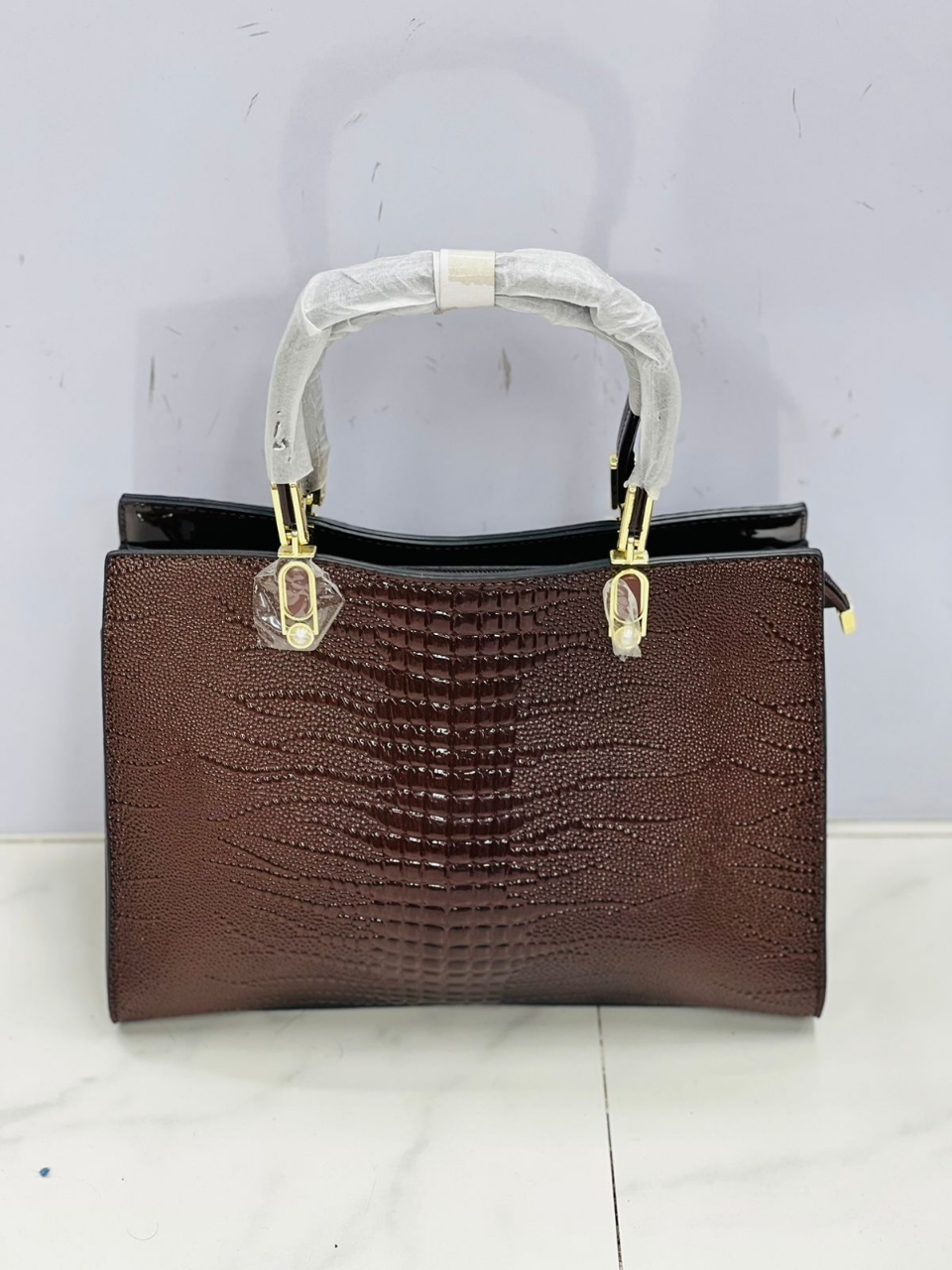Picture of Best Leather Based ,Easy To Use Bag  For Girls and Women 