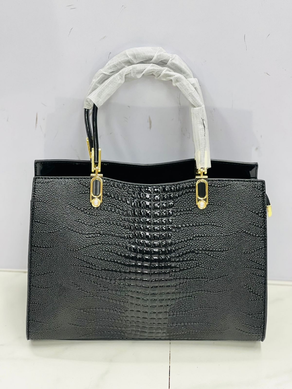 Picture of Best Leather Based ,Easy To Use Bag  For Girls and Women 