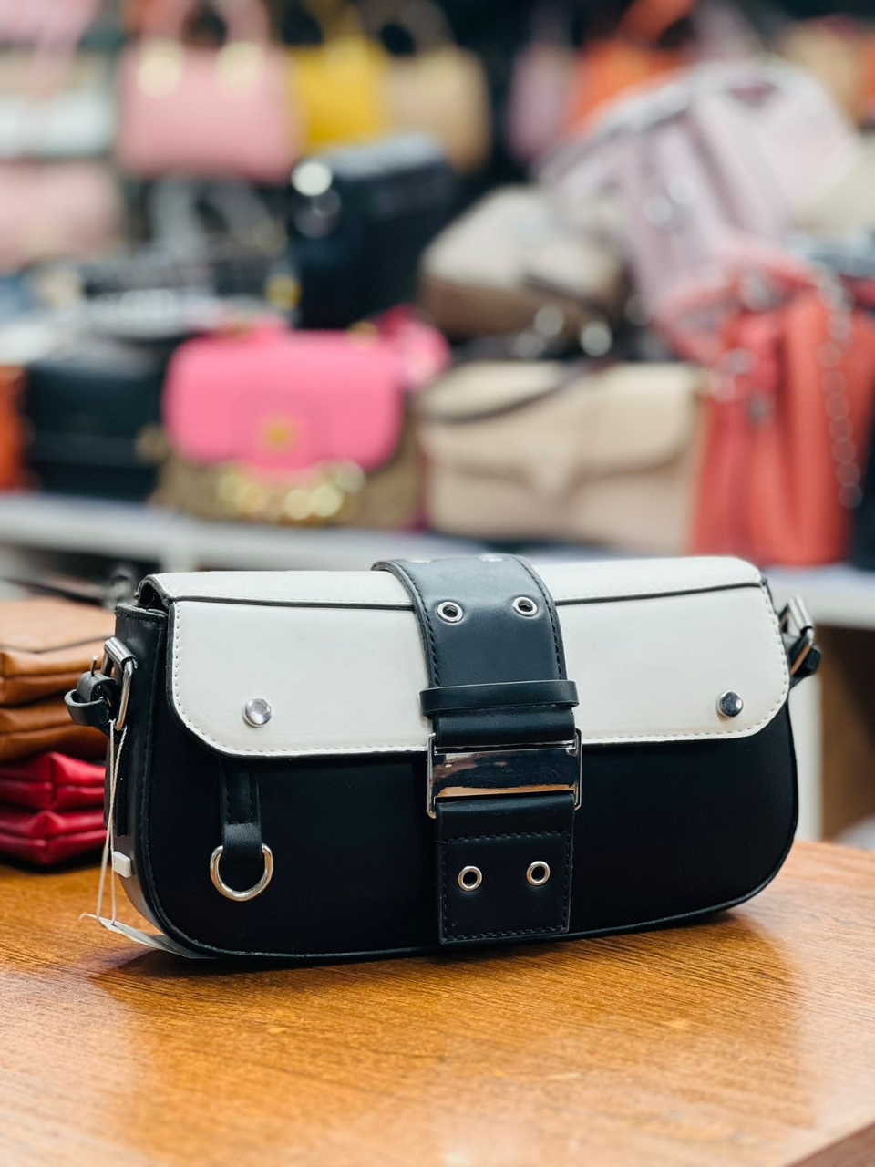 Picture of Most Qualityfull Bag ,Best Leather Based Bag For Girls and Women