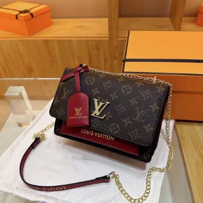 Picture of Best Leather Based ,Easy To Use Bag  For Girls and Women 