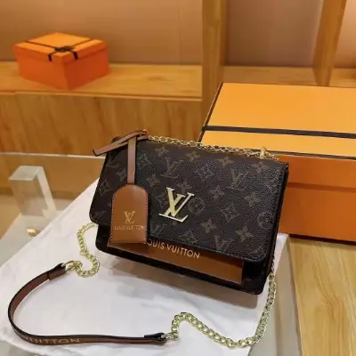 Picture of Best Leather Based ,Easy To Use Bag  For Girls and Women 