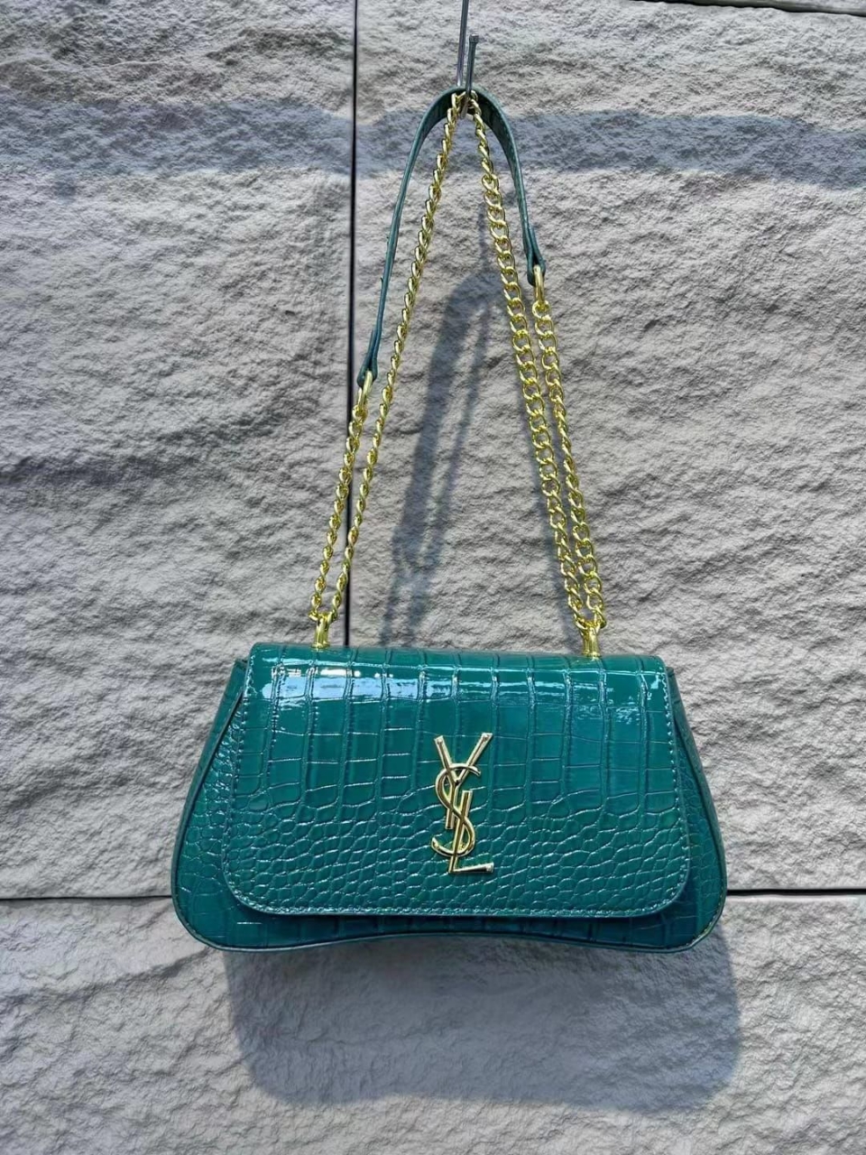 Picture of Best Leather Based ,Easy To Use Bag  For Girls and Women 