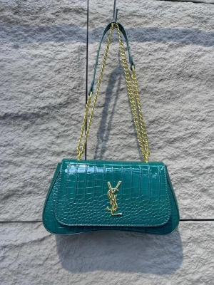 Picture of Best Leather Based ,Easy To Use Bag  For Girls and Women 