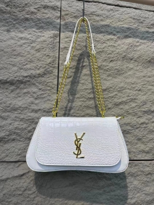 Picture of Best Leather Based ,Easy To Use Bag  For Girls and Women 