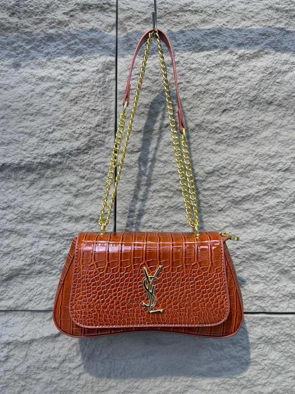 Picture of Best Leather Based ,Easy To Use Bag  For Girls and Women 