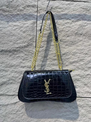 Picture of Best Leather Based ,Easy To Use Bag  For Girls and Women 