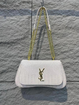 Picture of Best Leather Based ,Easy To Use Bag  For Girls and Women 