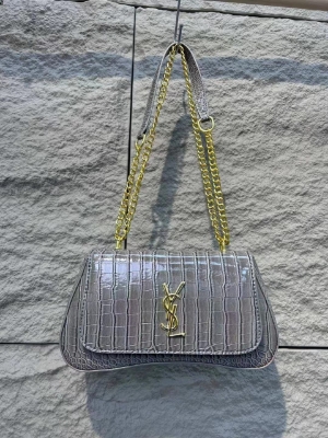 Picture of Best Leather Based ,Easy To Use Bag  For Girls and Women 