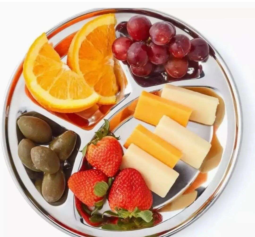 Picture of Divided Plate/ Stainless Steel Plate/ Divided Plate 4 Section -(Diameter-28cm)