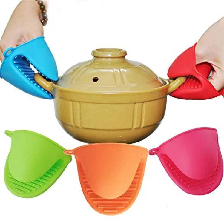 Buy  Silicone Hand Clip for The Kitchen Pots Hand Holder Clip Kitchen Oven Gloves & Mitt for Kitchen(Set of 2, Multicolor) Online at Best Price In Bangladesh