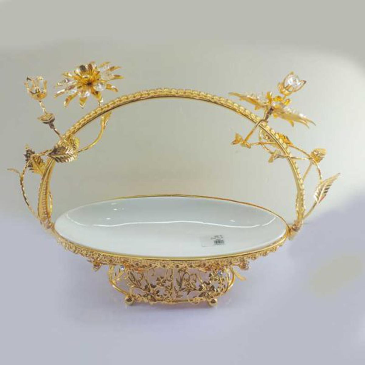 Picture of Unique ceramic golden basket for serving birthday