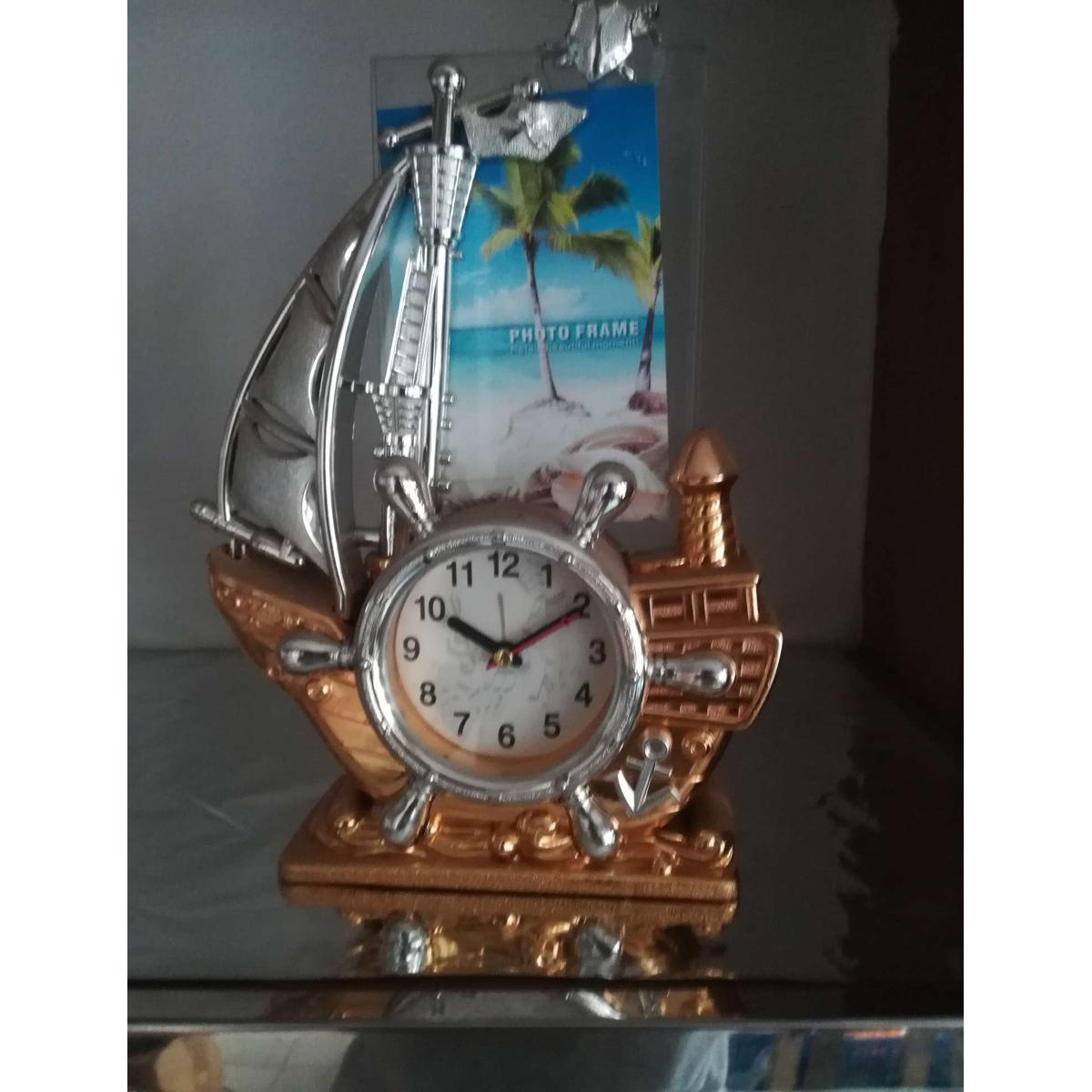 Picture of Showpiece Watch With Photo Frame