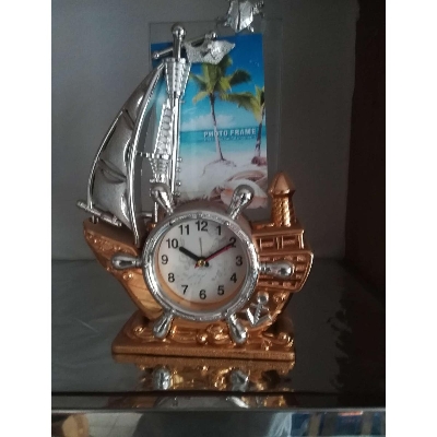 Picture of Showpiece Watch With Photo Frame