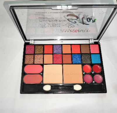 Picture of 24Huda Girl BEAUTY Swiss Edition Professional Make