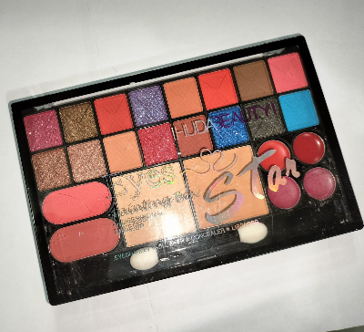 Picture of 24Huda Girl BEAUTY Swiss Edition Professional Make