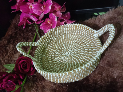 Buy  শঁখের শৌখিন ঝুড়ি ঐতিহ্যগত শন পাতার ঘর সাজানোর অনন্য উপাদান  at Best Prices in Bangladesh