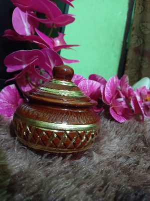 Buy  শঁখের হাড়ি ঐতিহ্যগত ঘর সাজানোর জন্য অসাধারন উপাদান   at Best Prices in Bangladesh