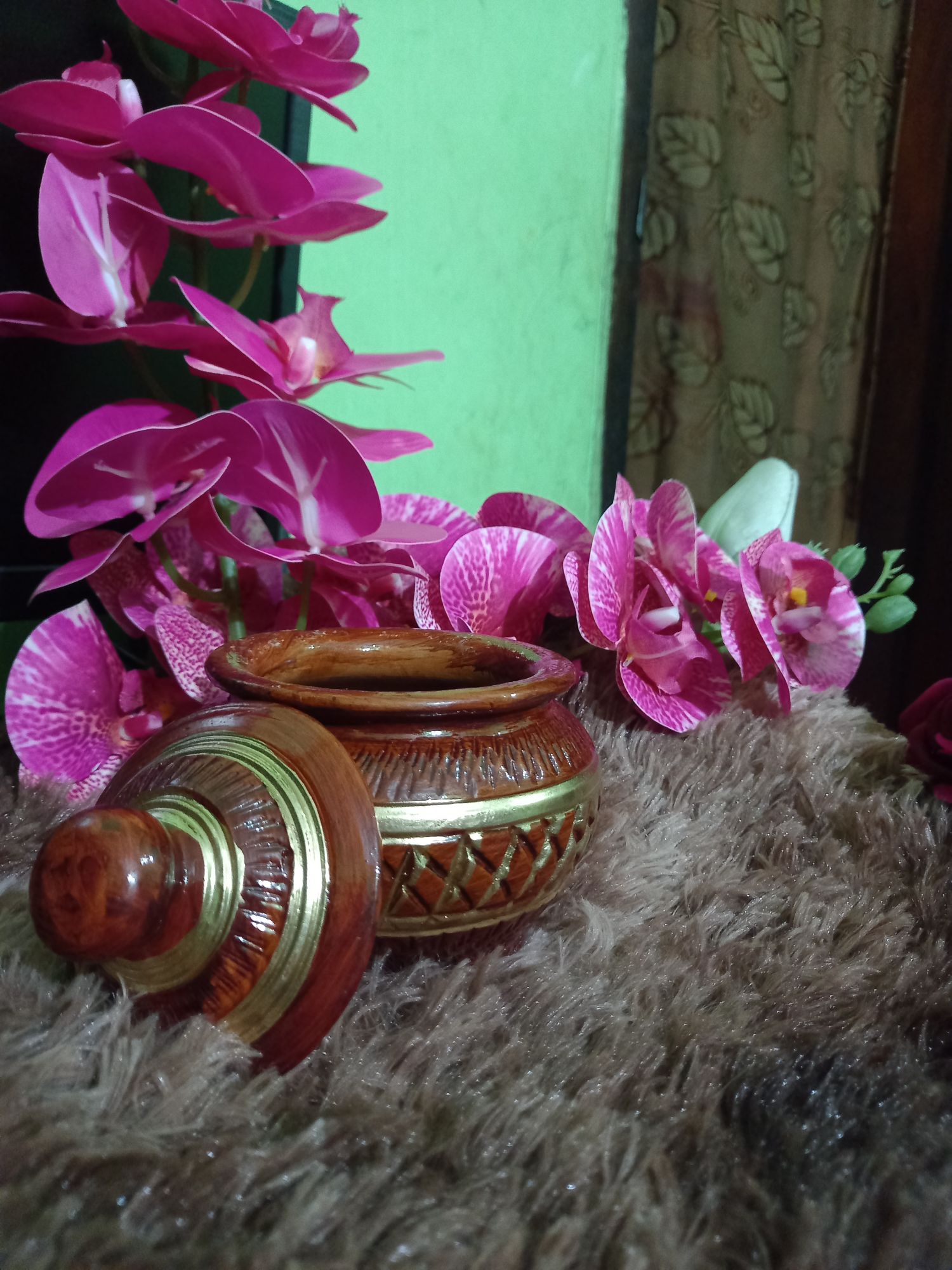 Buy  শঁখের হাড়ি ঐতিহ্যগত ঘর সাজানোর জন্য অসাধারন উপাদান   at Best Prices in Bangladesh