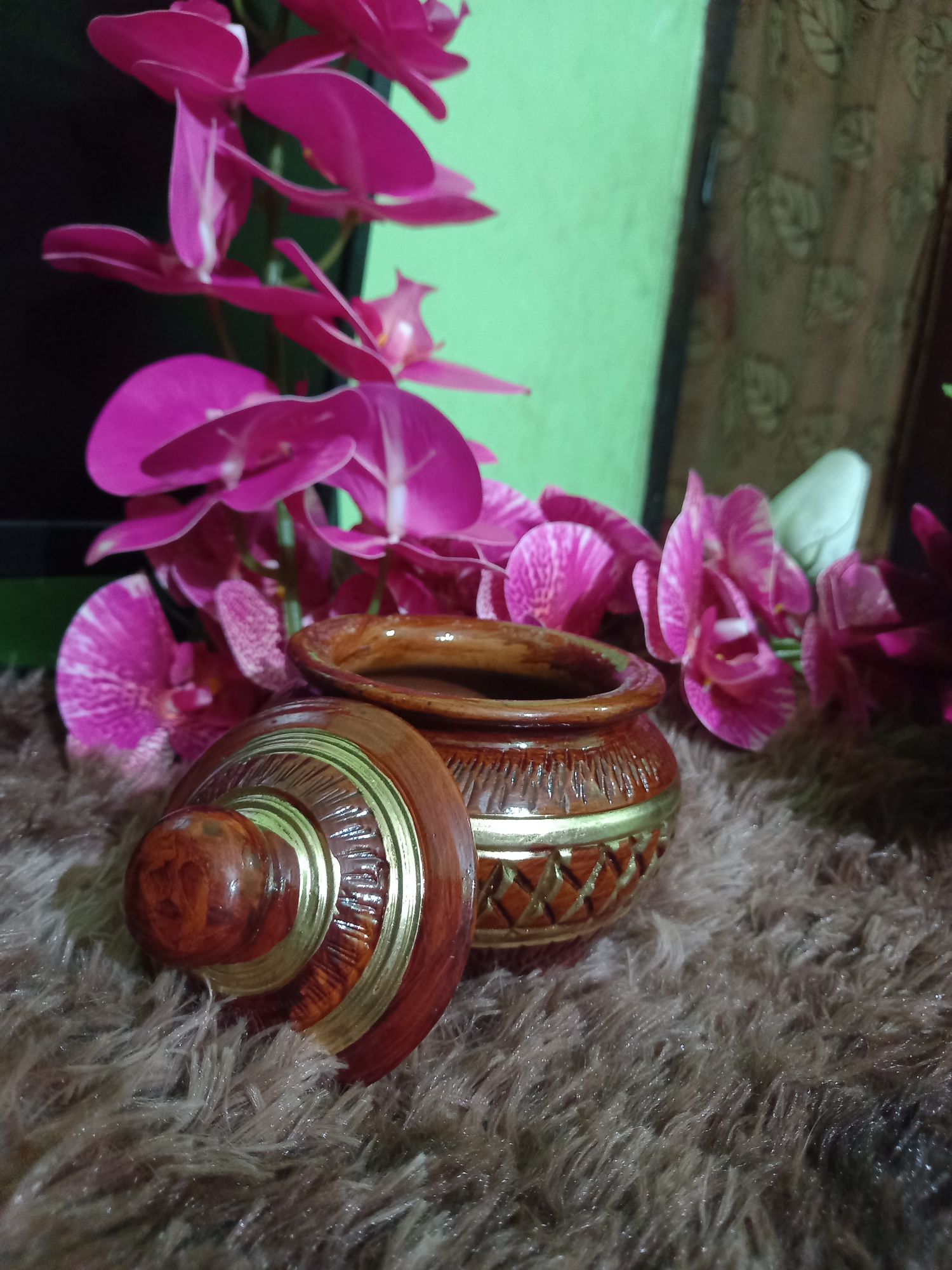 Buy  শঁখের হাড়ি ঐতিহ্যগত ঘর সাজানোর জন্য অসাধারন উপাদান   at Best Prices in Bangladesh