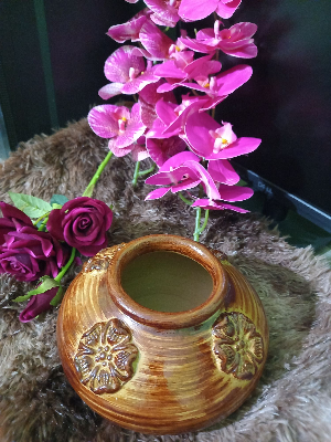 Buy    শৌখিন শঁখের হাড়ি এঁটেল মাটির ঘর সাজানোর অনন্যা বড় সাইজ  at Best Prices in Bangladesh