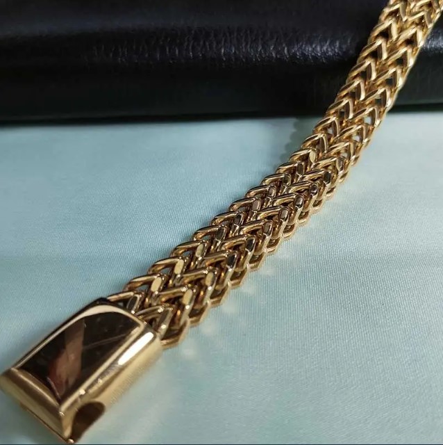 Picture of Thick Chain Bracelet Golden Color