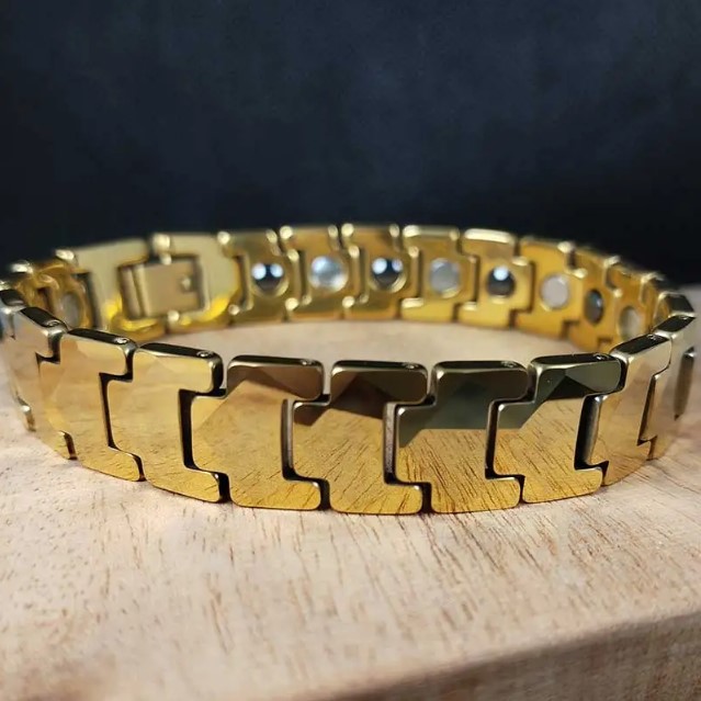 Picture of Golden Curved Ceramic Bracelet