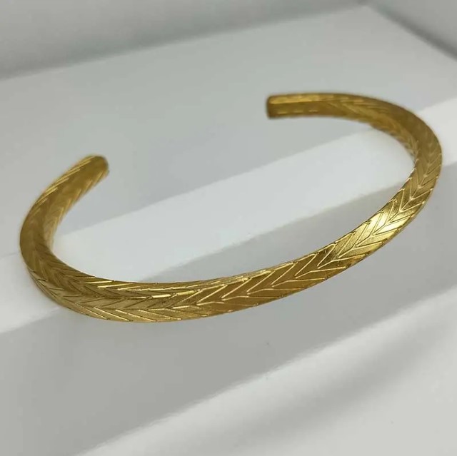 Picture of 316L Stainless Steel Long Arrow Bracelet – Golden