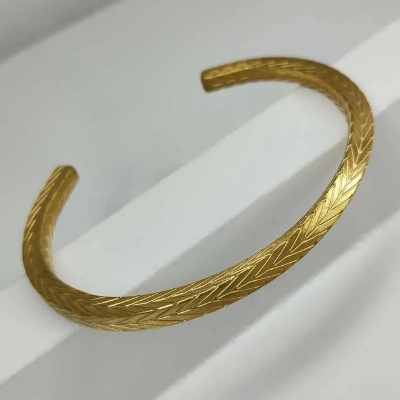 Picture of 316L Stainless Steel Long Arrow Bracelet – Golden