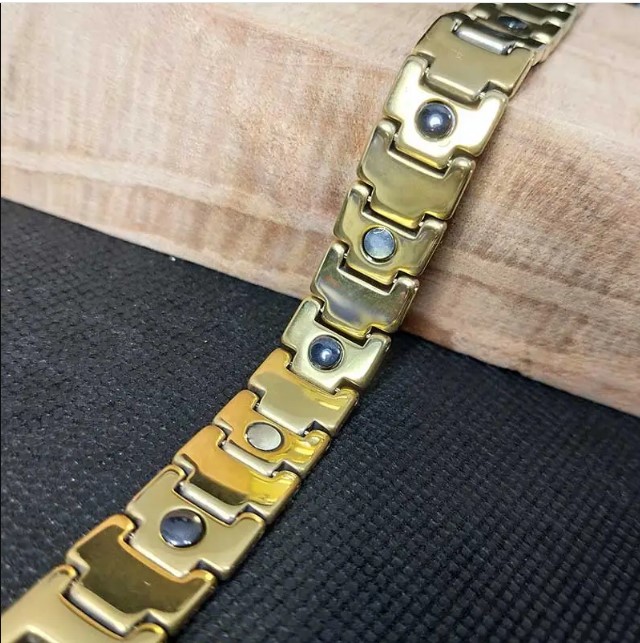 Picture of Golden Diamond Cut Stone Ceramic Bracelet