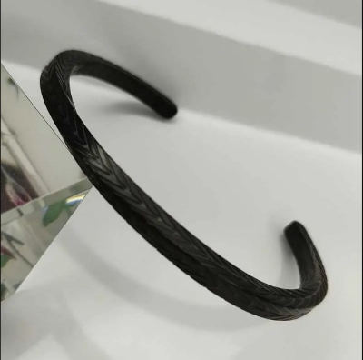 Picture of 316L Stainless Steel Long Arrow Bracelet – Black