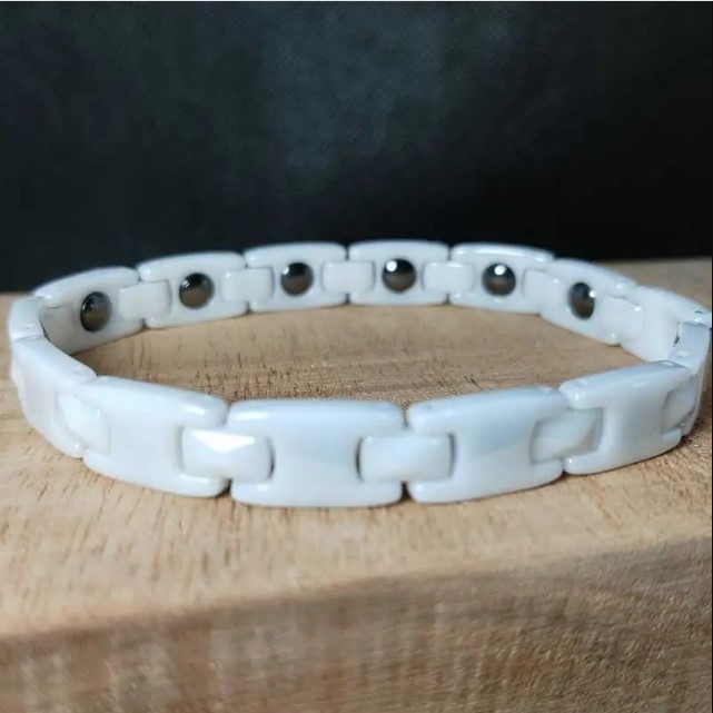 Picture of Ceramic Bracelet Single Magnetic White