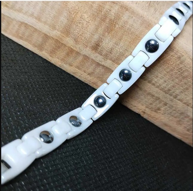 Picture of Ceramic Bracelet Single Magnetic White