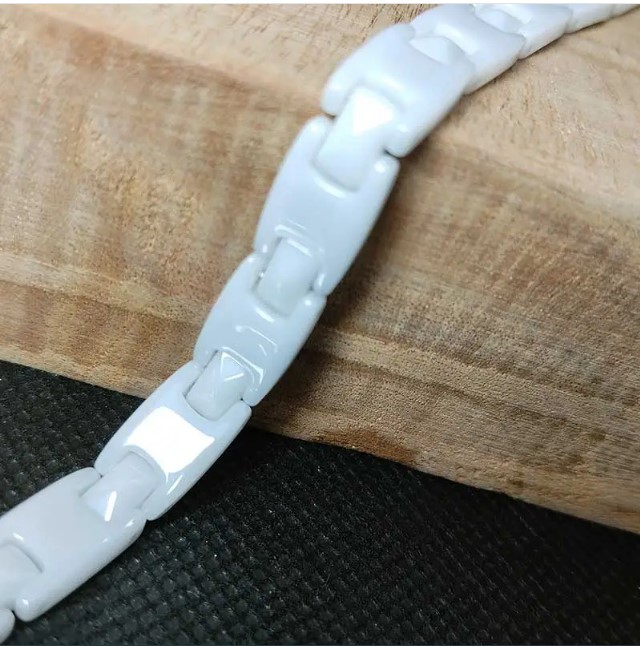 Picture of Ceramic Bracelet Single Magnetic White