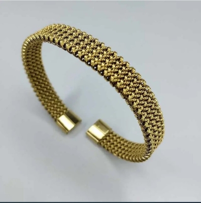 Picture of Adjustable cuff bracelet for men – Golden