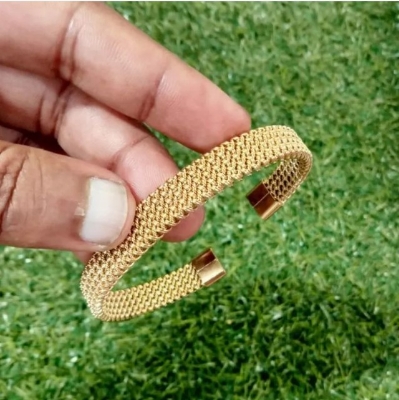 Picture of Adjustable cuff bracelet for men – Golden