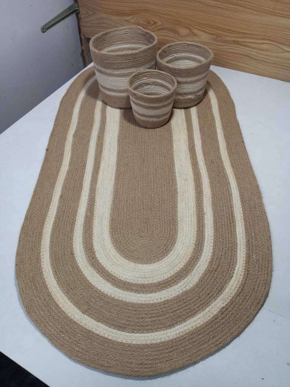 Picture of 1 pieces Oval Jute Mat and 3 pieces Basket ( 4 pieces set , mat size: 2/4ft )