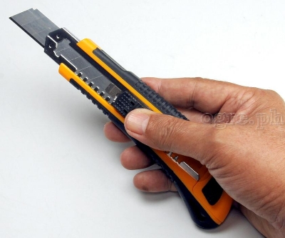 Picture of TOLSEN Snap-off Cutter  (18x100mm) with 3pcs Refill Industrial Series 30003