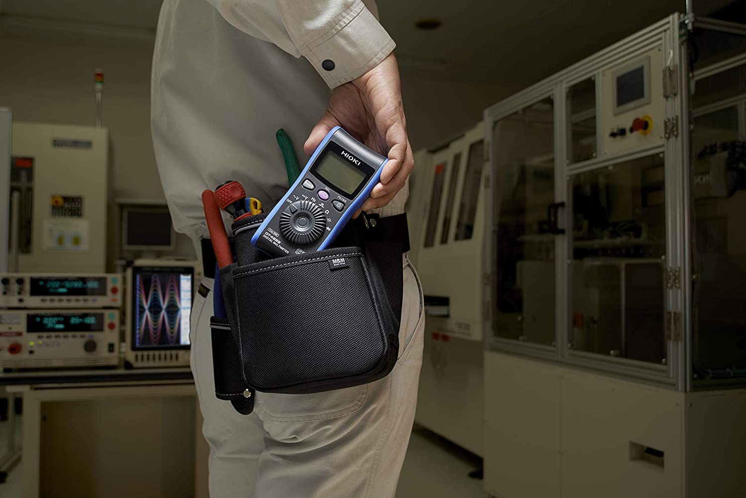 Picture of Hioki DT4222 Digital Multimeter True RMS Premier Pocket DMM with CAT IV 300 V, CAT III 600 V Safety - inverter