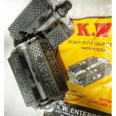 Picture of Bicycle Traditional Bike Steel Pedal Rubber Type Block Bike Cycle Pedal Chopper Style Black 9/16" (Made in India)