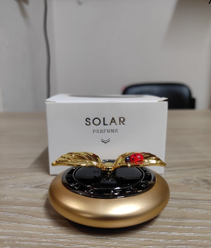 Picture of Solar Energy Car Air Freshener Elegant Cute Ladybird On Leaf Cars Dashboard Ornament Decorations Automatic Rotating Car Interior -