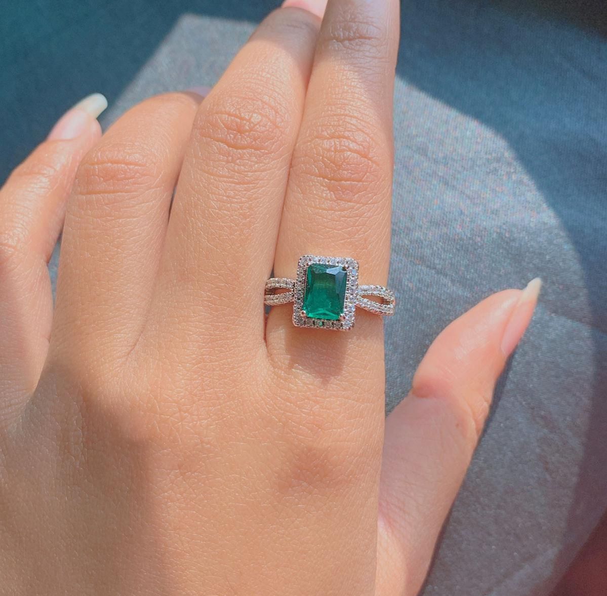 Picture of Elevate Look Green Zirconia Diamond Cut Sterling Ring For Girls