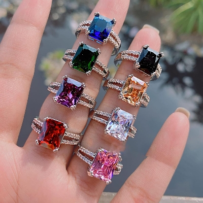 Picture of এমারেল্ড কাট ময়েসানাইট এনগেজমেন্ট রিং অ্যান্টিক মিনিমালিস্ট হিডেন হালো বার্ষিকীর রিং - 318679148