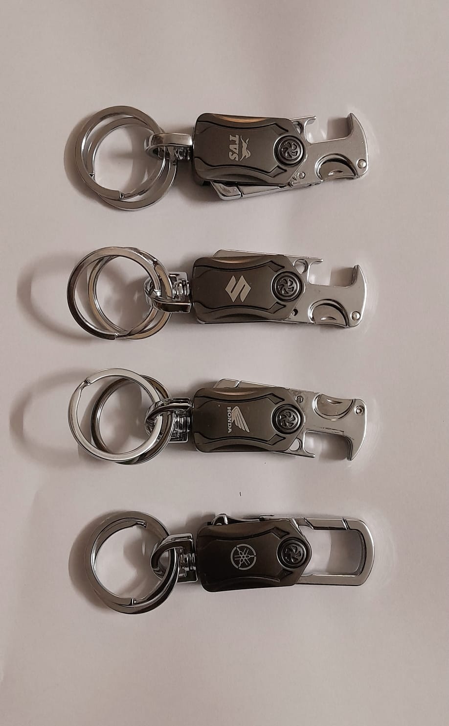 Picture of Marrone Key Chain Key Holder for Men, Car Auto Spinner Keychain Keyring Retractable Multi-Function Spinner Car Key Chain Men's Business Style (Pack Of 1)