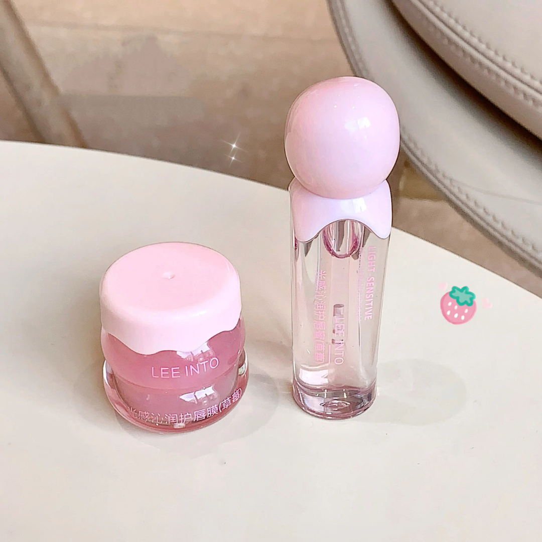 Picture of LEE INTO Light Perception Moist Lip Protector Box – Strawberry