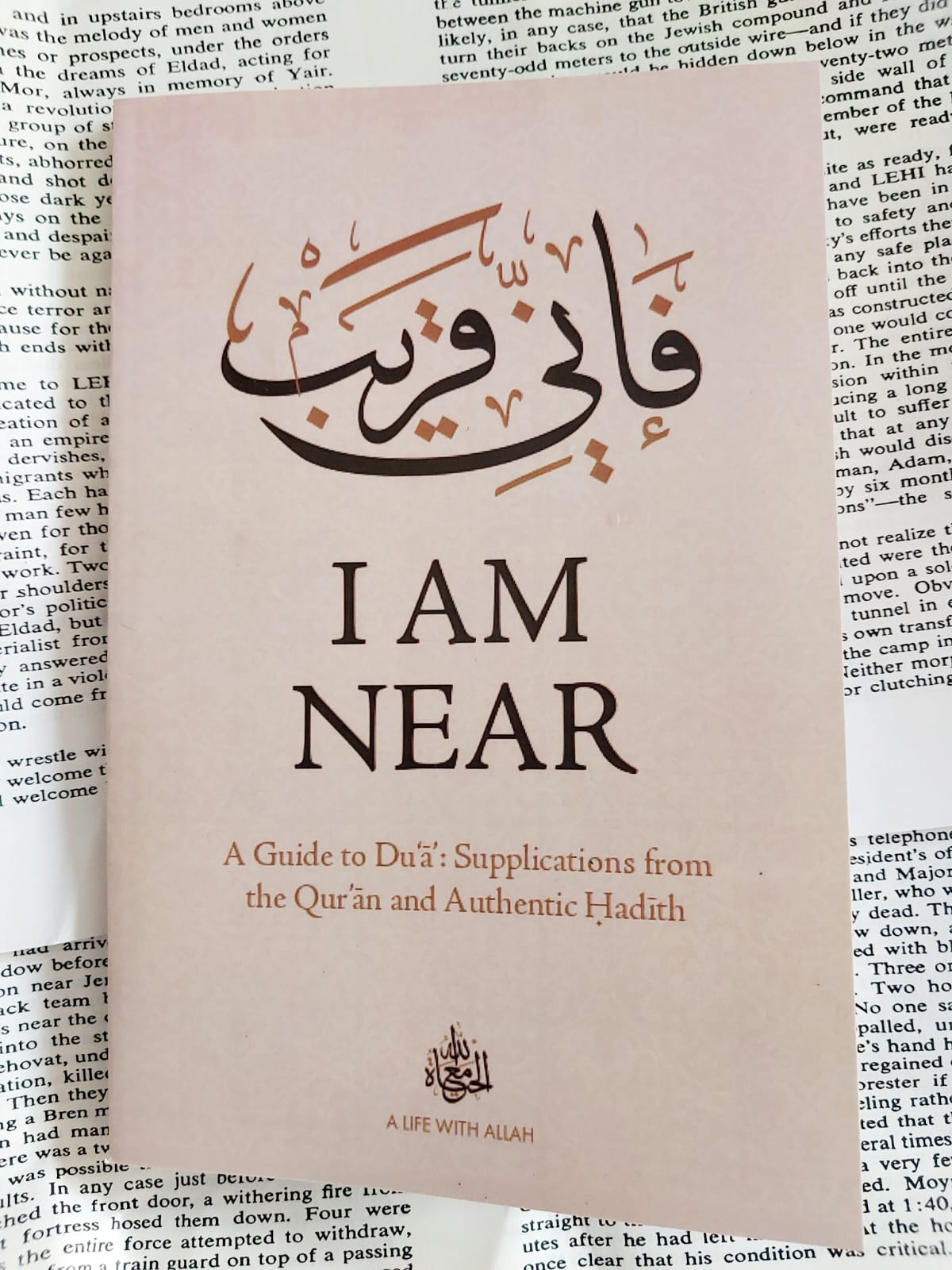 Picture of I Am Near: Duas from the Quraan and Sunnah (The Adhkar Series) by Life with Allah (Color Print) - Paperback