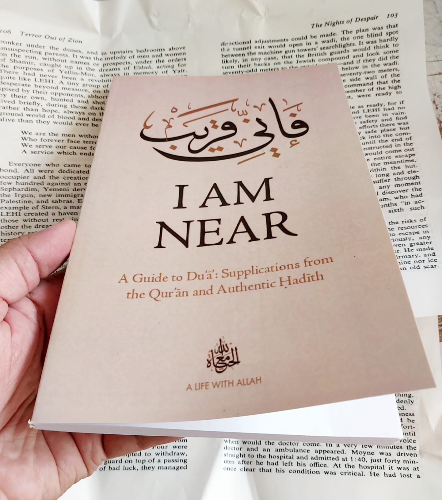 Picture of I Am Near: Duas from the Quraan and Sunnah (The Adhkar Series) by Life with Allah (Color Print) - Paperback