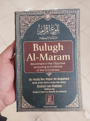 Picture of Bulugh Al-Maram : Attainment of the Objective According to Evidence of the Ordinances by Ibn Hajar al-Asqalani (Paperback)