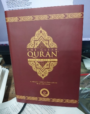 Picture of The Clear Quran with Arabic Text - A Thematic Arabic to English Translation by Dr. Mustafa Khattab (B5 6.9" × 9.8" Inches)